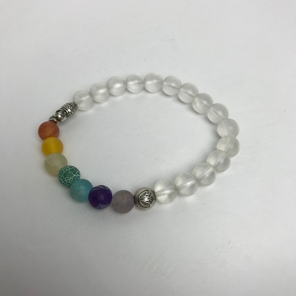 7 Chakra Stretch Bracelet. - Picture 3 of 4
